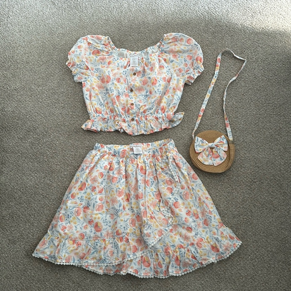 Tommy Bahama skirt and crop top set with matching purse.